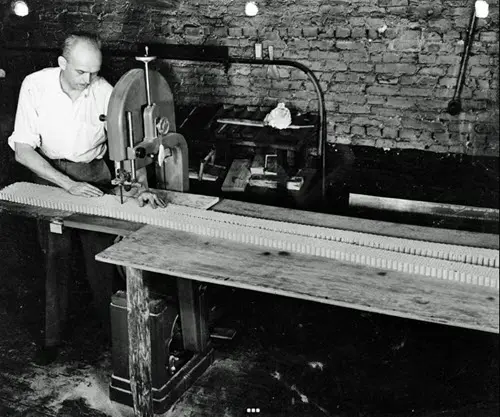 Marca Head