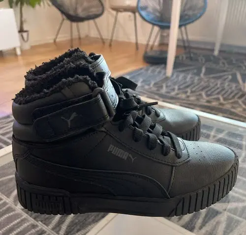 Puma Carina 2.0