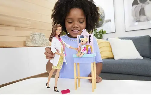 barbie pediatra