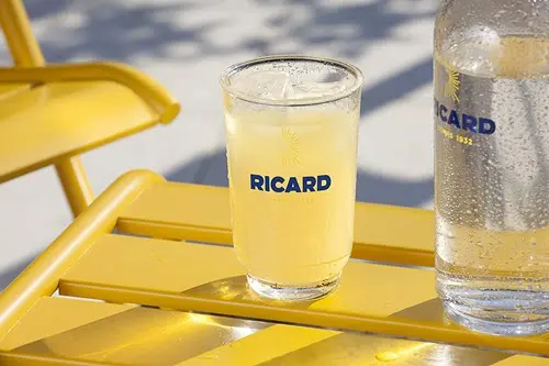 licor francés con anís estrellado 