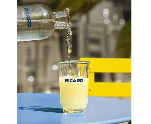 licor francés con anís estrellado 