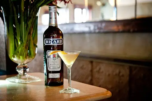 licor francés con anís estrellado