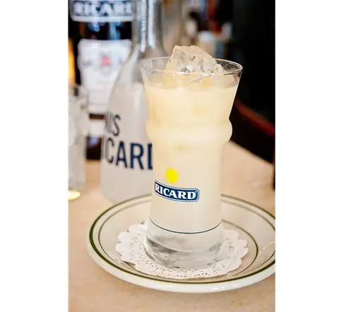 licor francés con anís estrellado 