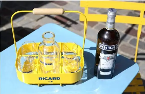licor francés con anís estrellado 